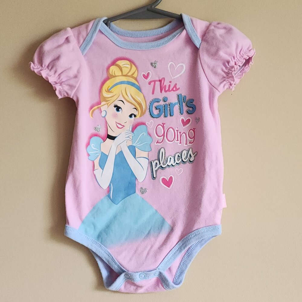 Disney Princess Cinderella Bodysuit / Onesie Size 6-9 Months